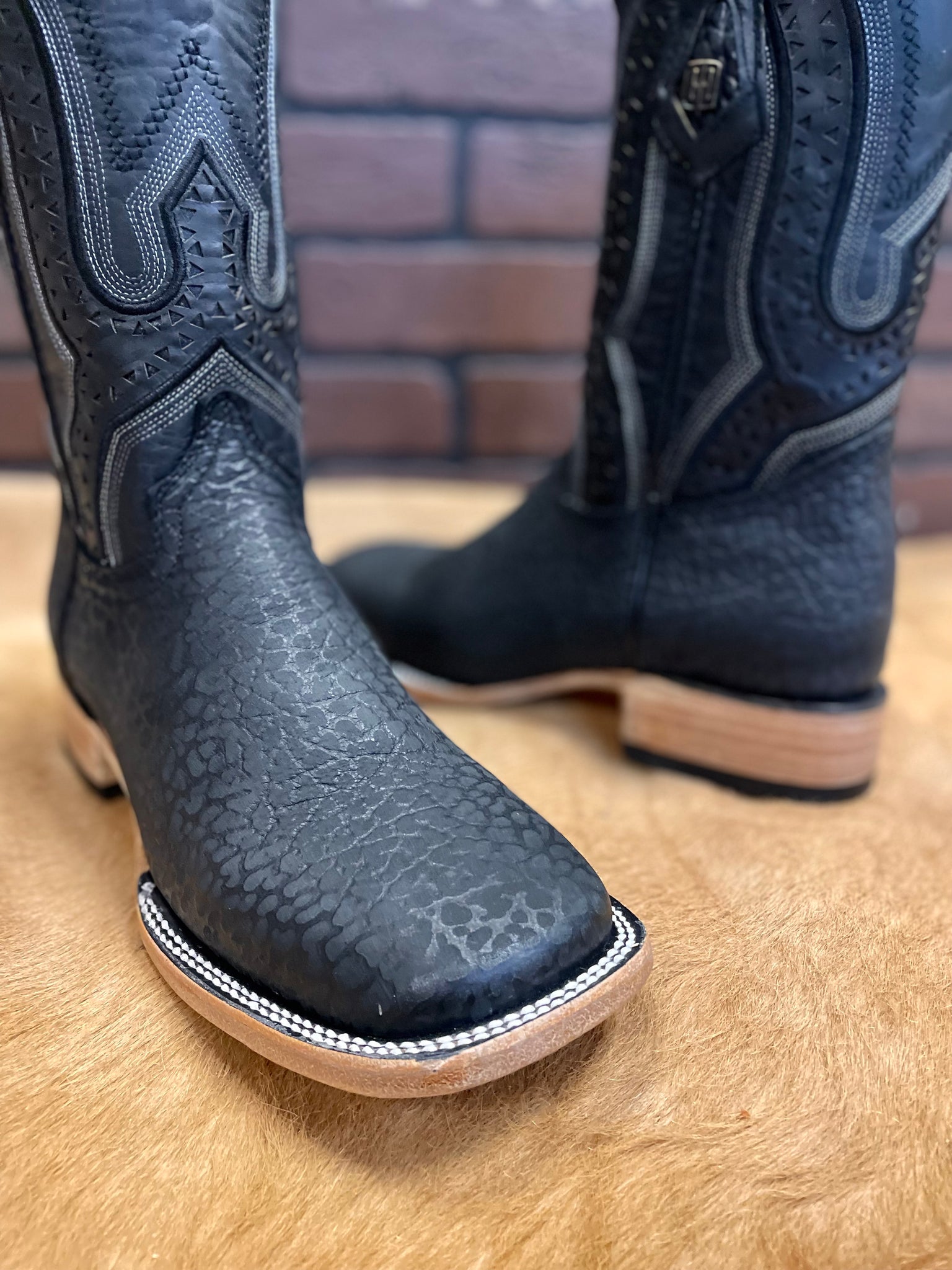 Cuello de Toro Sq Toe